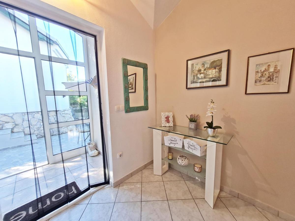 Apartment Ivana Borak Omis Exterior photo