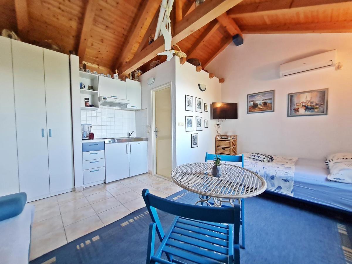 Apartment Ivana Borak Omis Exterior photo